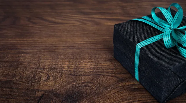 gift, happy birthday, present, wood, package, gift box, surprise, ribbon, bow, father's day, packaging, gift packaging, closeup, copy space. VAT and gifted products for UK creators, what HMRC and ICO expect from agencies