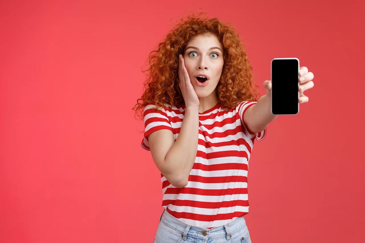girl, woman, female, ginger, red, redhead, smartphone, phone, telephone, app, cellphone, internet, social-media, technology, messaging, screen, display, gadget, nature, device, application, aspiration, summer, lucky, hairstyle, haircut
